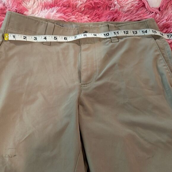 Callaway Men's Hybrid Short, Excellent Condition , Tan size 30 - Picture 5 of 8